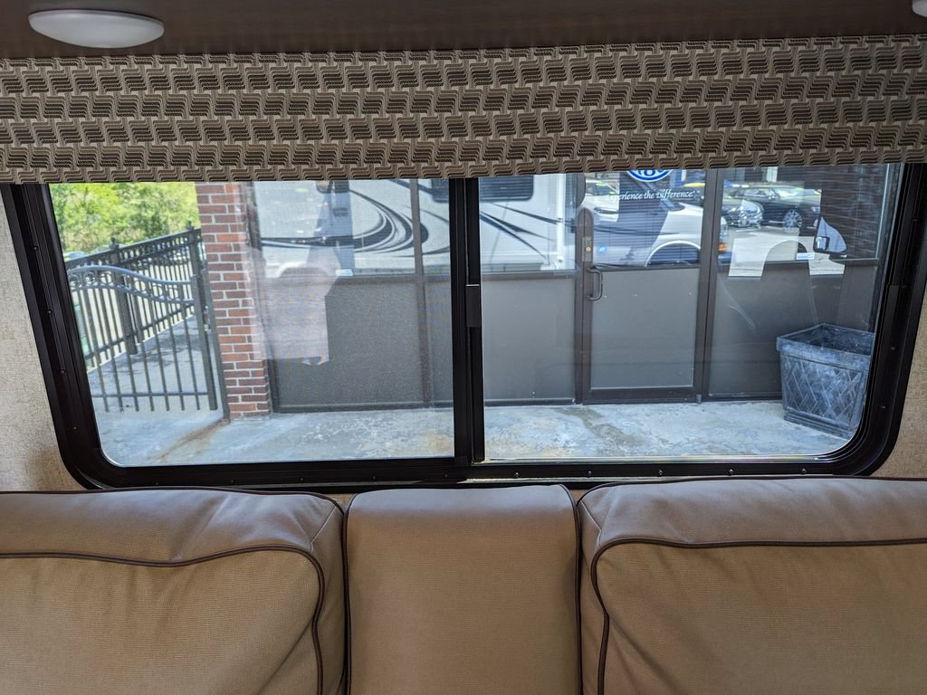 Used 2019 Chevrolet Express 4500 w/ RV Package RWD image 81