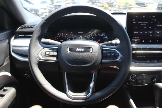 Used 2023 Jeep Compass Latitude AWD/4WD image 14