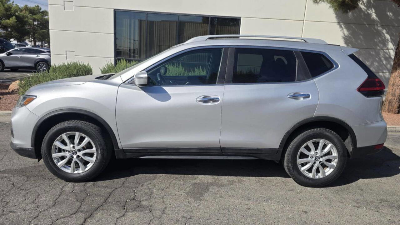 Used 2018 Nissan Rogue SV image 4