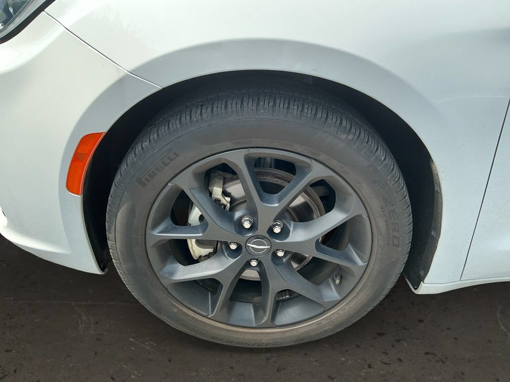 Used 2025 Chrysler Pacifica Limited FWD image 10