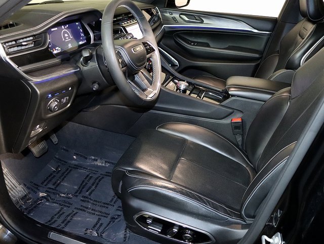 Used 2022 Jeep Grand Cherokee Overland w/ Luxury Tech Group IV image 13