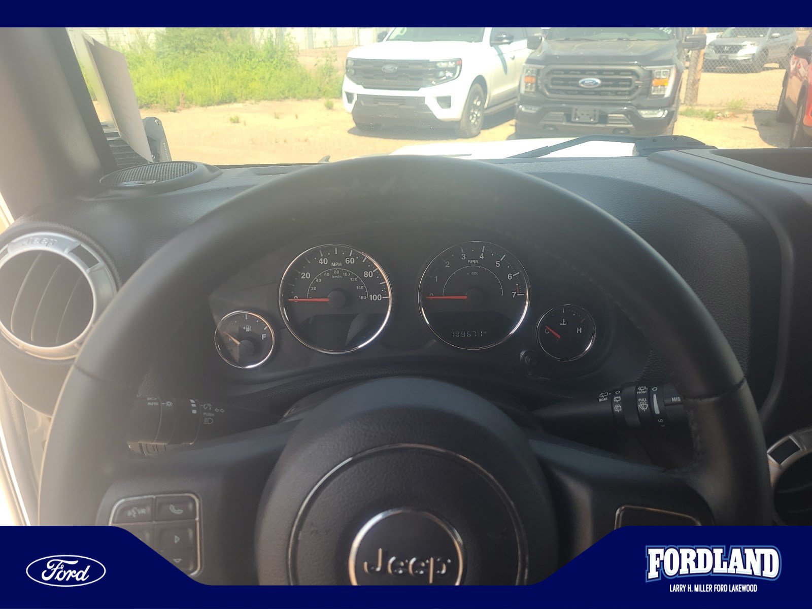 Used 2015 Jeep Wrangler Unlimited Rubicon w/ Dual Top Group AWD/4WD image 10