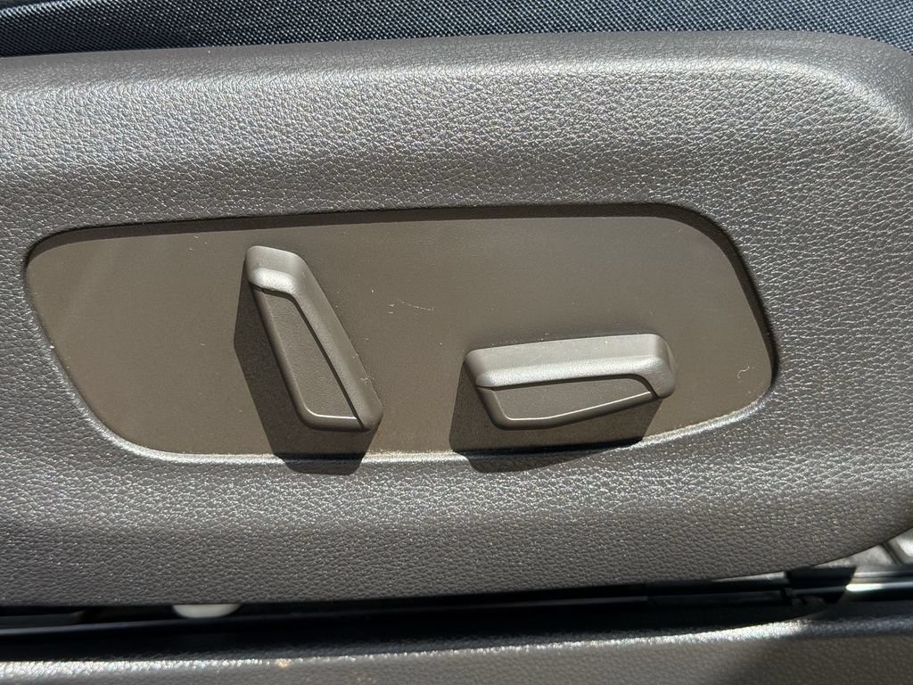 Used 2025 Kia Carnival SX Prestige FWD image 26