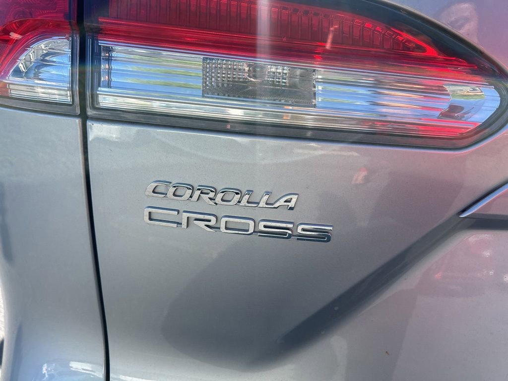 Used 2025 Toyota Corolla Cross LE AWD/4WD image 15
