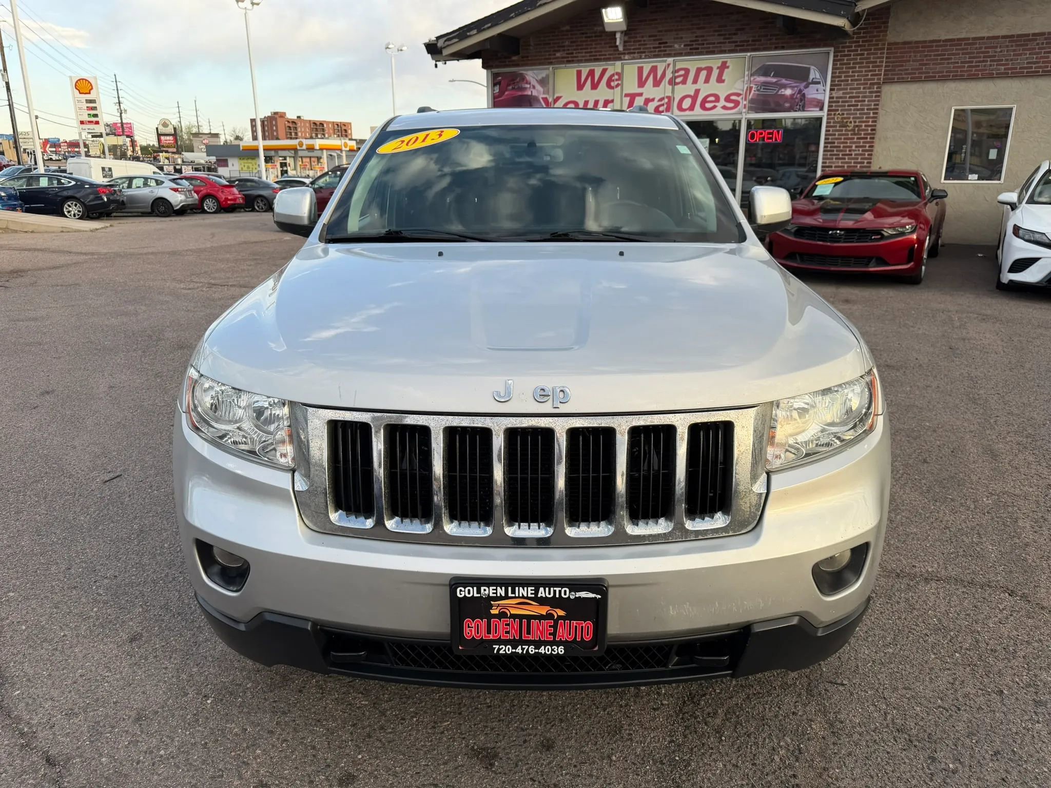 Used 2013 Jeep Grand Cherokee Laredo w/ Laredo E Group AWD/4WD image 3