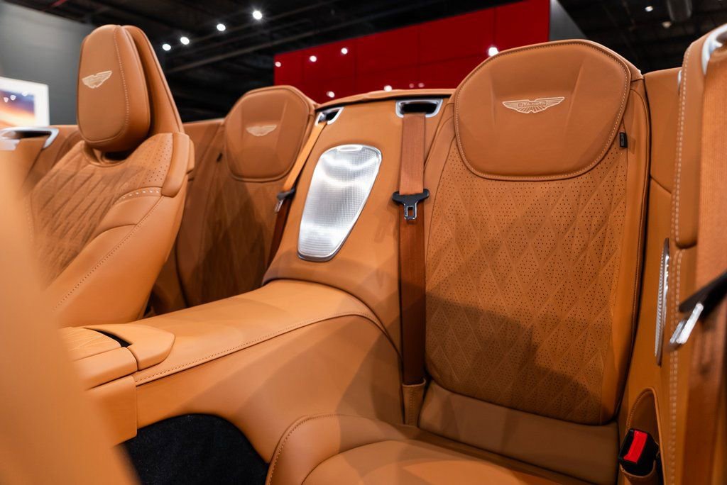 Used 2024 Aston Martin DB12 Convertible image 37