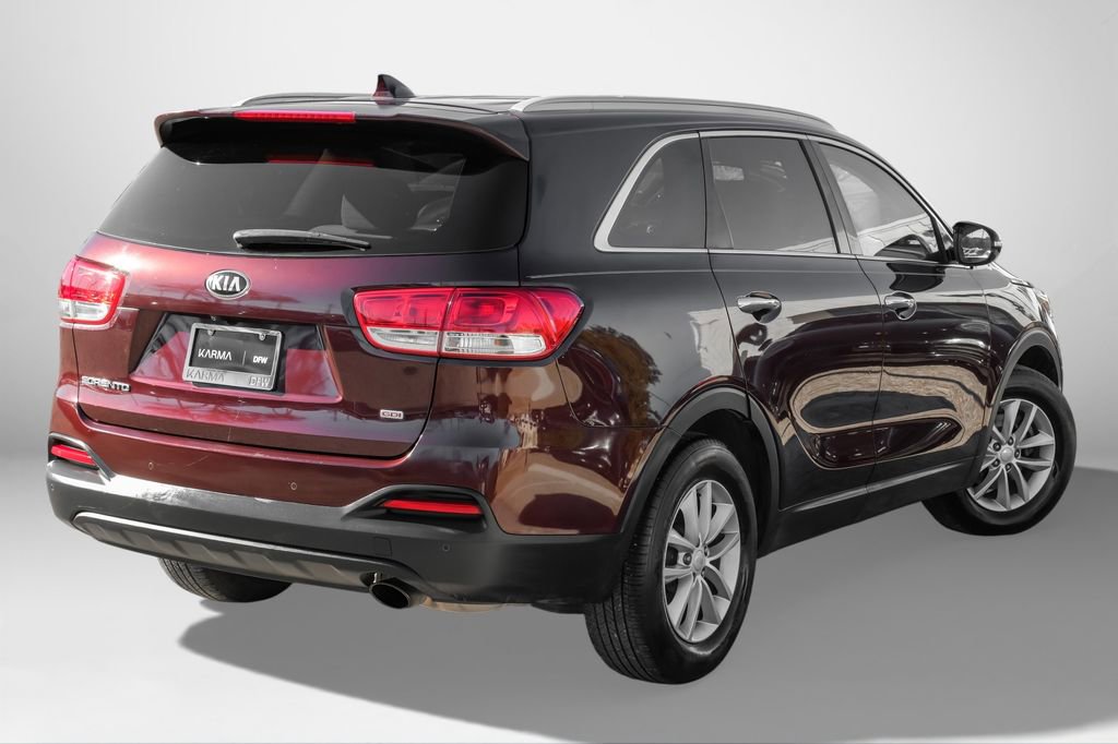 Used 2017 Kia Sorento LX w/ LX Convenience Package image 5