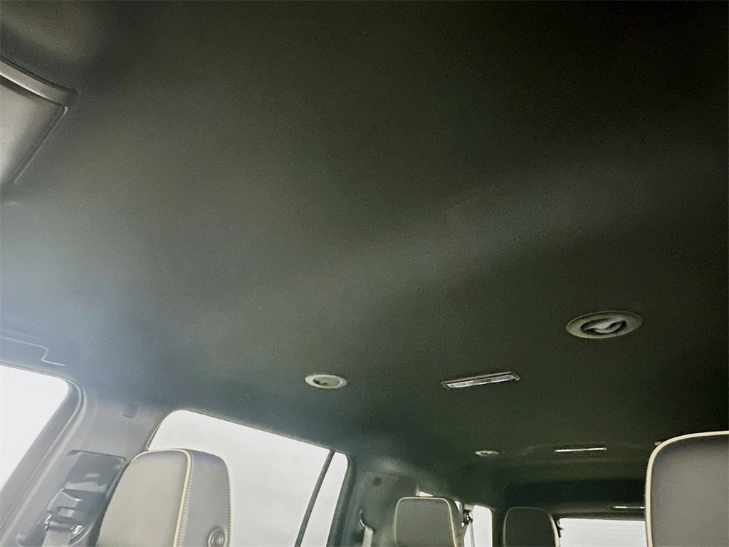 Used 2023 Chevrolet Suburban Premier image 21