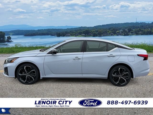 Used 2023 Nissan Altima 2.5 SR AWD/4WD image 6