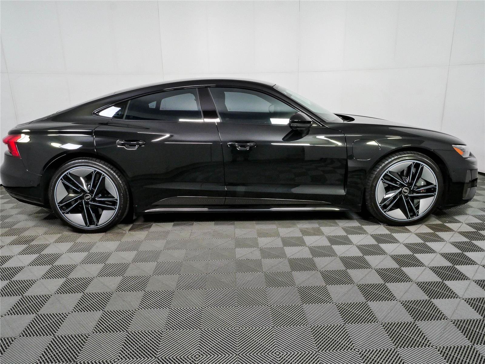 Used 2023 Audi RS e-tron GT w/ Ceramic Brake Package AWD/4WD image 2