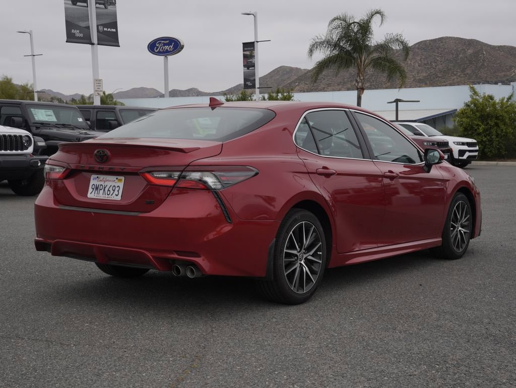 Used 2024 Toyota Camry SE FWD image 3