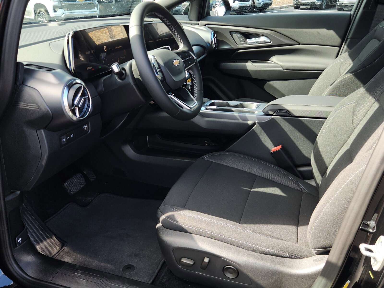 New 2026 Chevrolet Equinox EV LT image 6