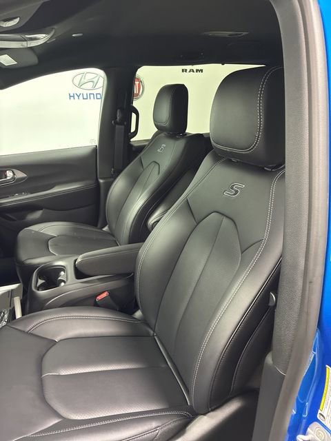 New 2026 Chrysler Pacifica Select w/ S Appearance Package image 10