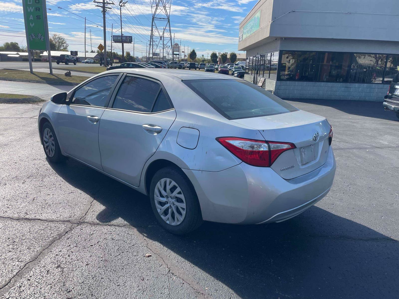 Used 2016 Toyota Corolla LE FWD image 5