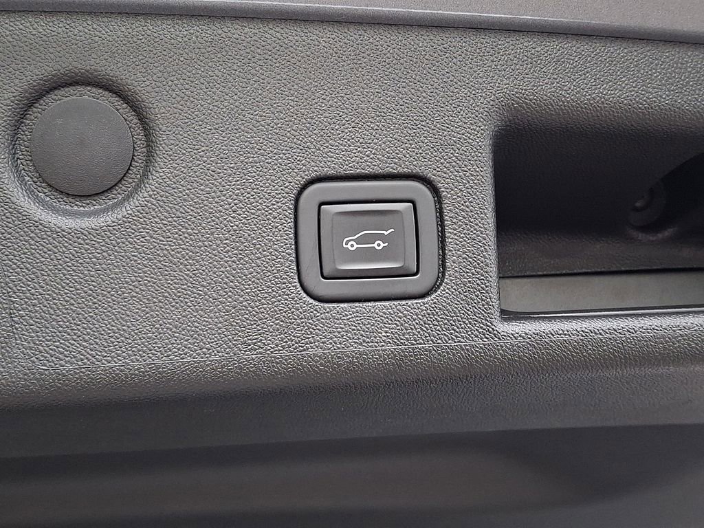 Used 2023 Chevrolet Equinox Premier AWD/4WD image 28