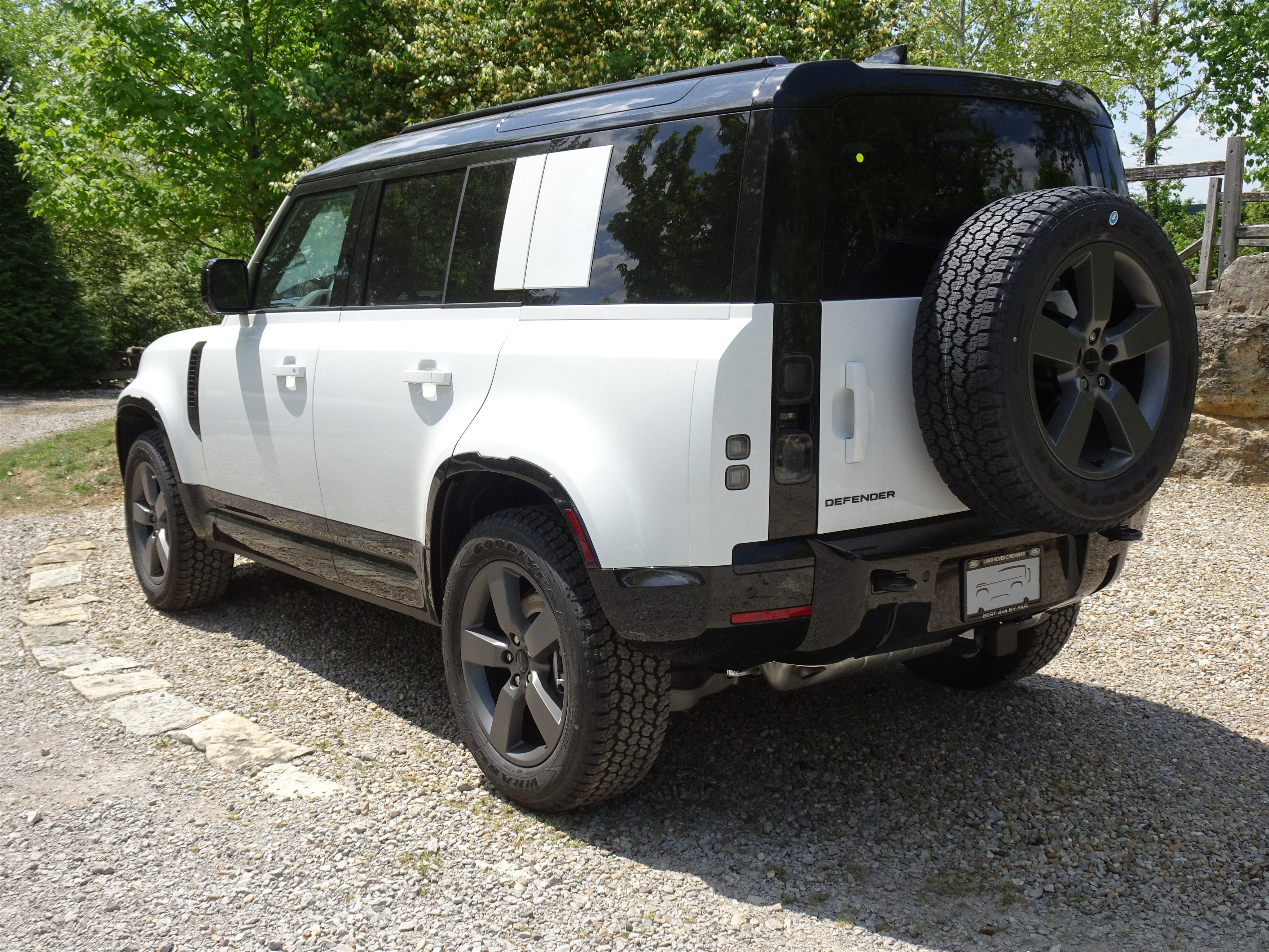 New 2026 Land Rover Defender 110 X-Dynamic SE AWD/4WD image 10