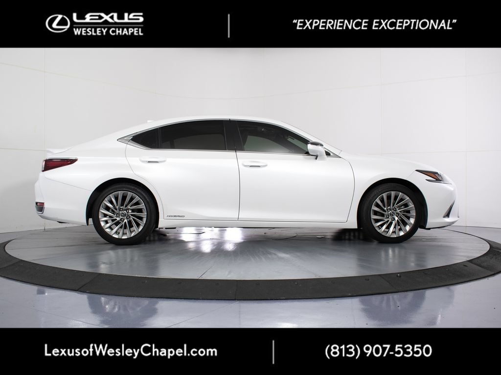 Used 2021 Lexus ES 300h Ultra Luxury w/ Accessory Package 2 FWD image 4