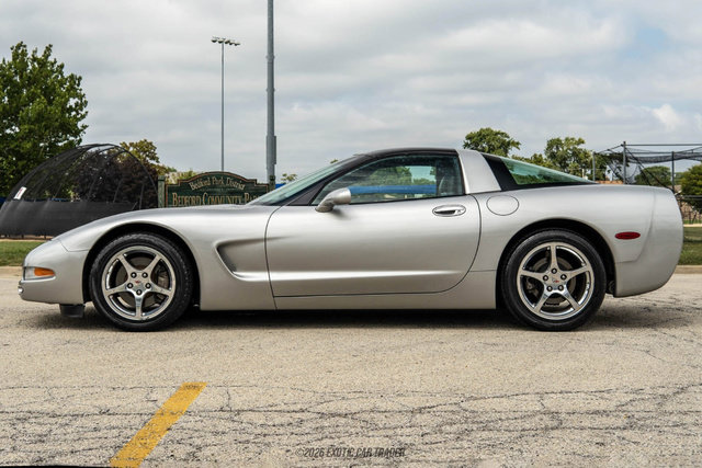 Used 2004 Chevrolet Corvette Coupe w/ Roof Package RWD image 3