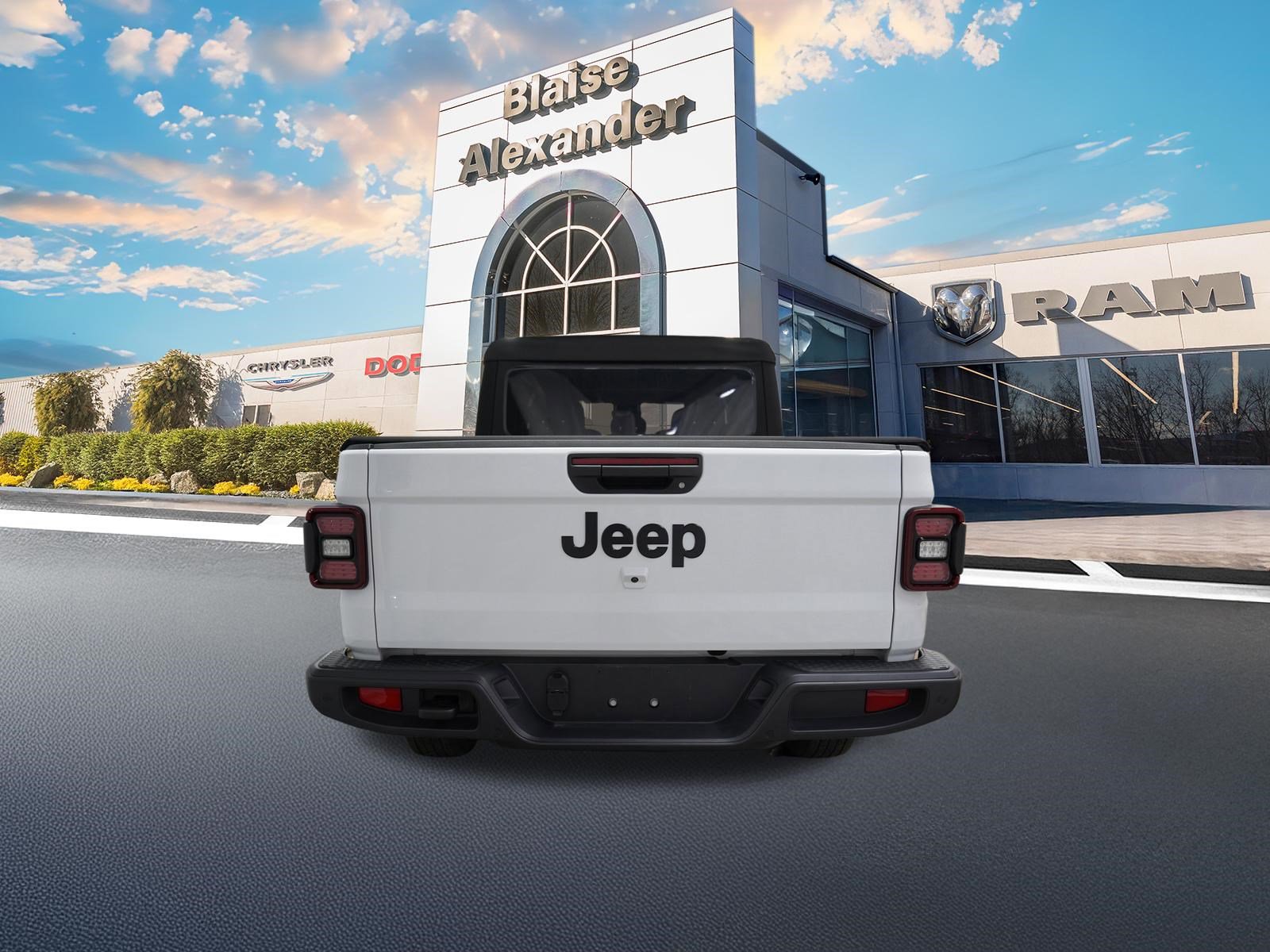 Used 2024 Jeep Gladiator Sport image 6