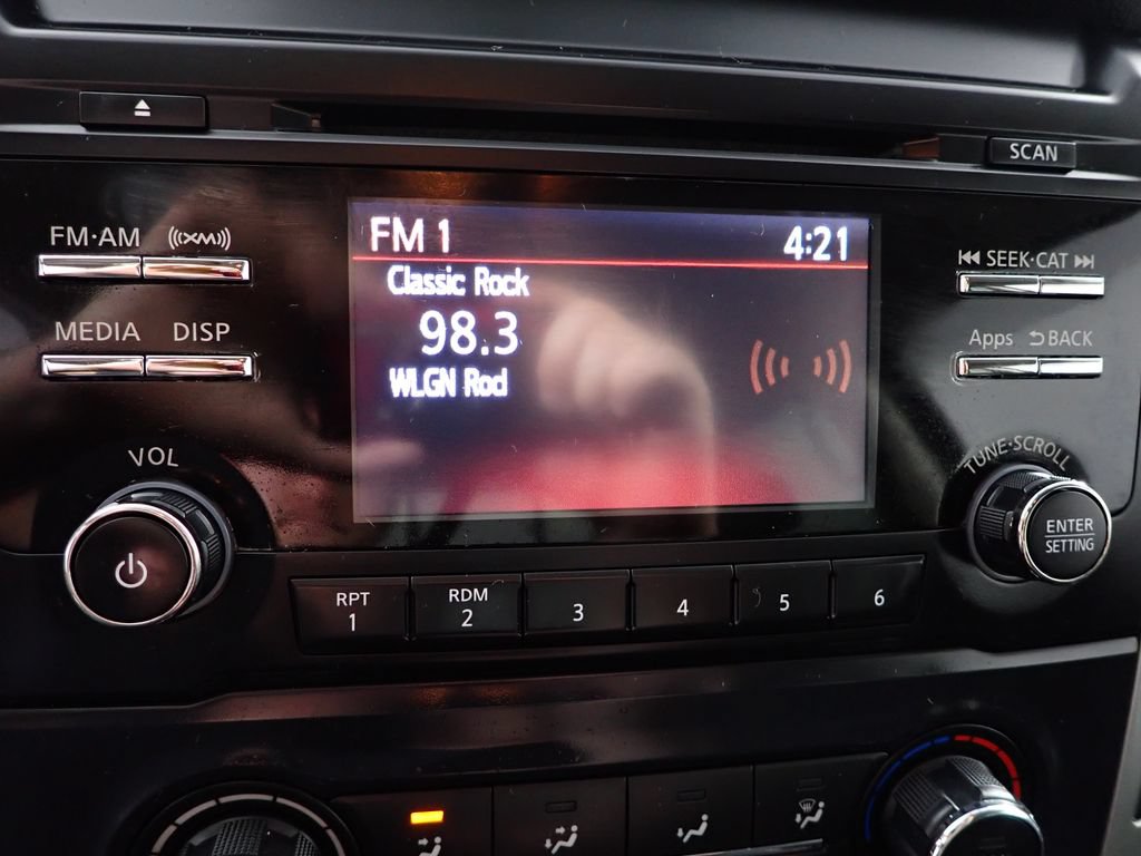 Used 2017 Nissan Titan SV RWD image 3