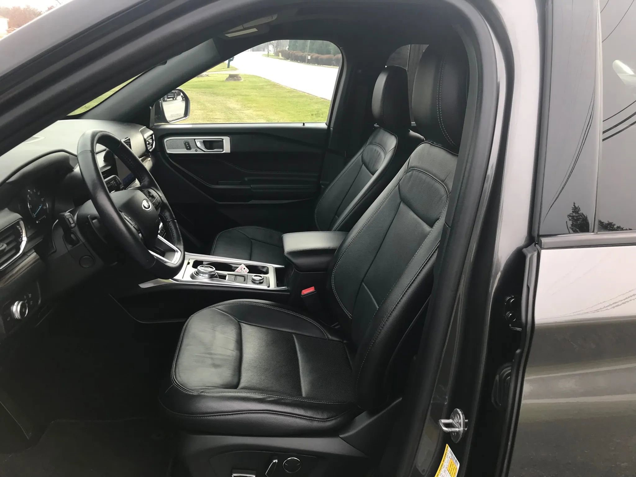 Used 2020 Ford Explorer Limited w/ Class III Trailer Tow Package image 2