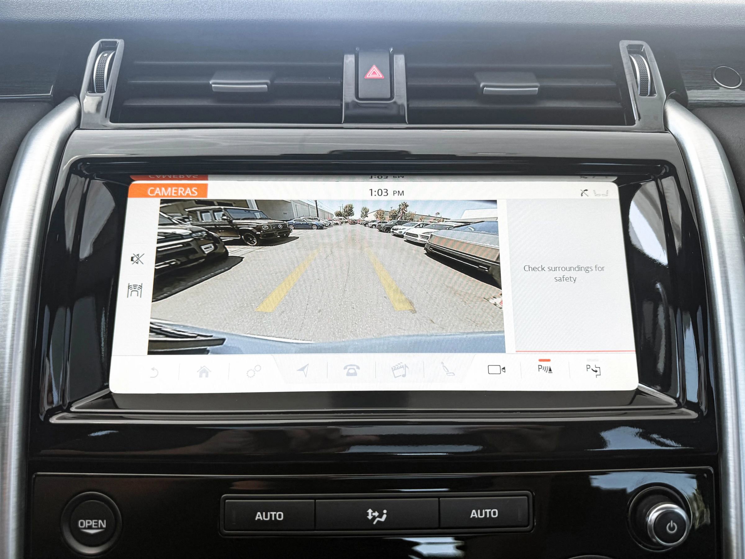 Used 2020 Land Rover Discovery HSE image 19