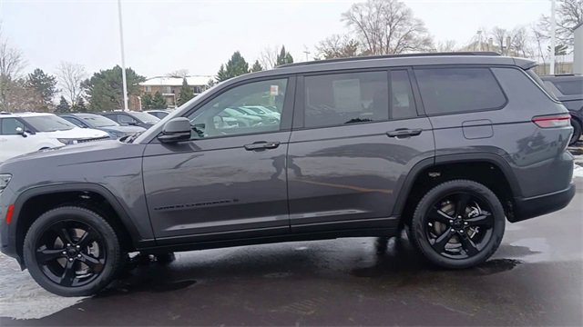 Used 2025 Jeep Grand Cherokee L Limited w/ Black Appearance Package image 8