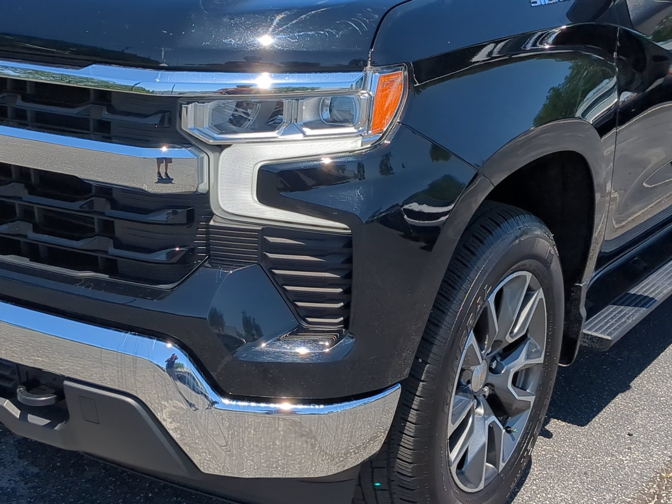 Used 2023 Chevrolet Silverado 1500 LT AWD/4WD image 6