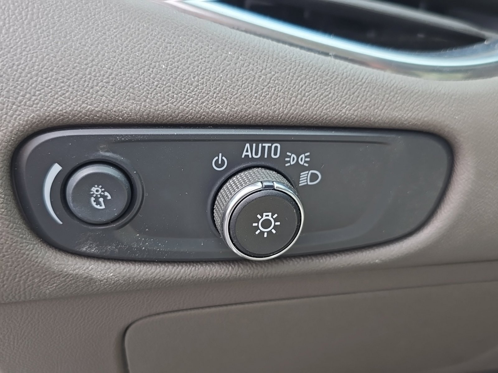 Used 2024 Chevrolet Malibu LT FWD image 19