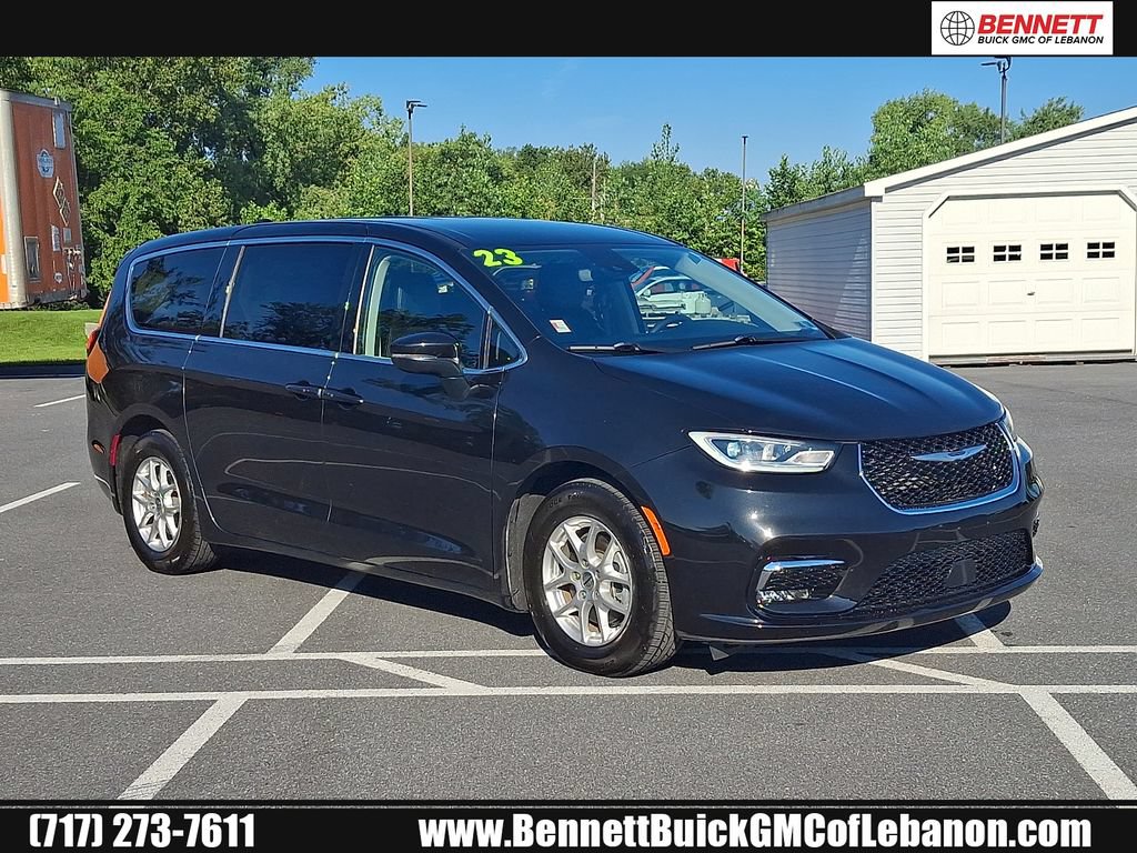 Used 2023 Chrysler Pacifica Touring-L FWD image 1