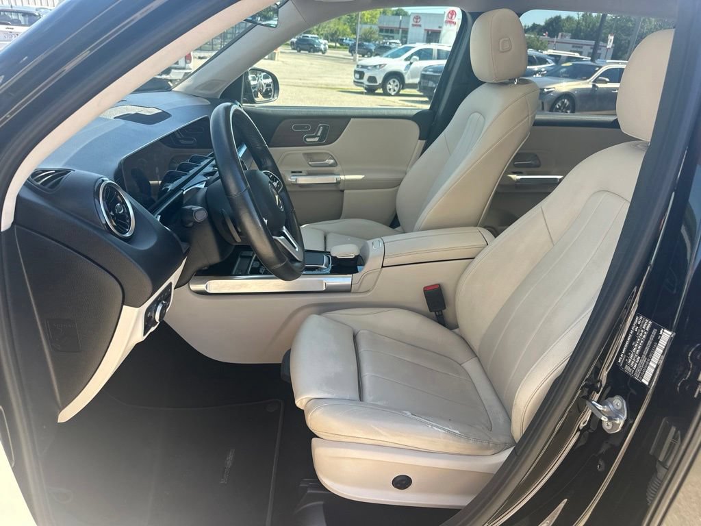 Used 2020 Mercedes-Benz GLB 250 4MATIC w/ Premium Package image 14