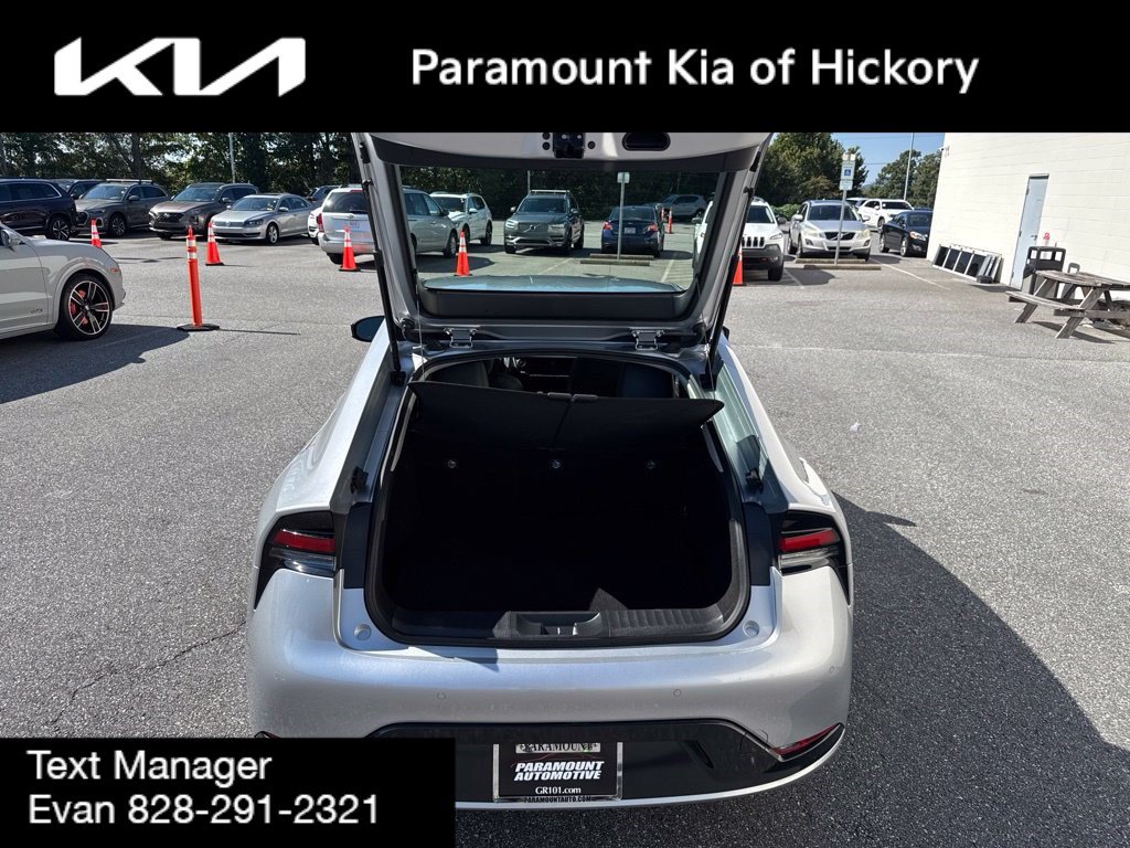 Used 2025 Toyota Prius XLE FWD image 8