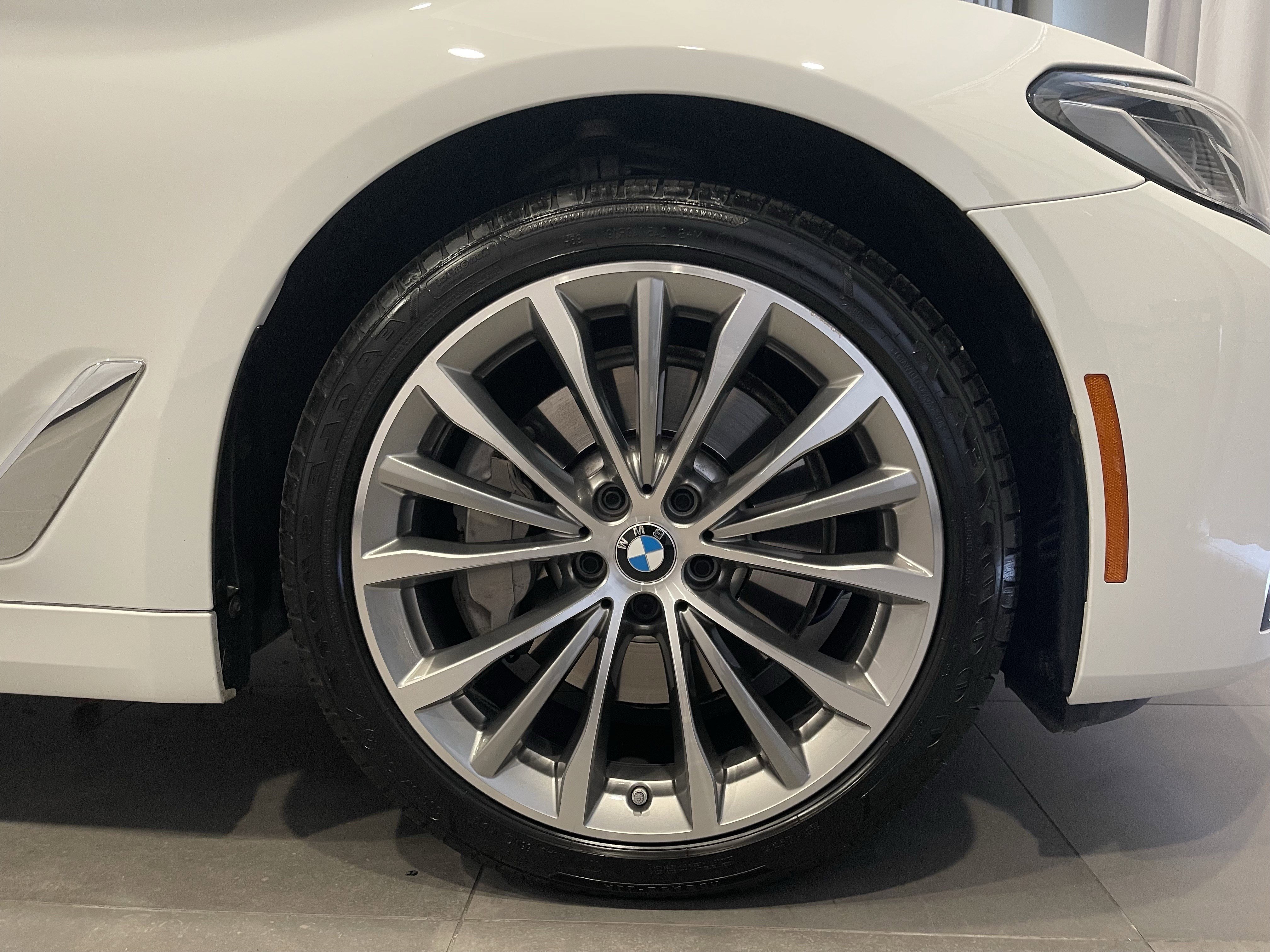 Certified 2022 BMW 530i xDrive w/ Premium Package AWD/4WD image 10