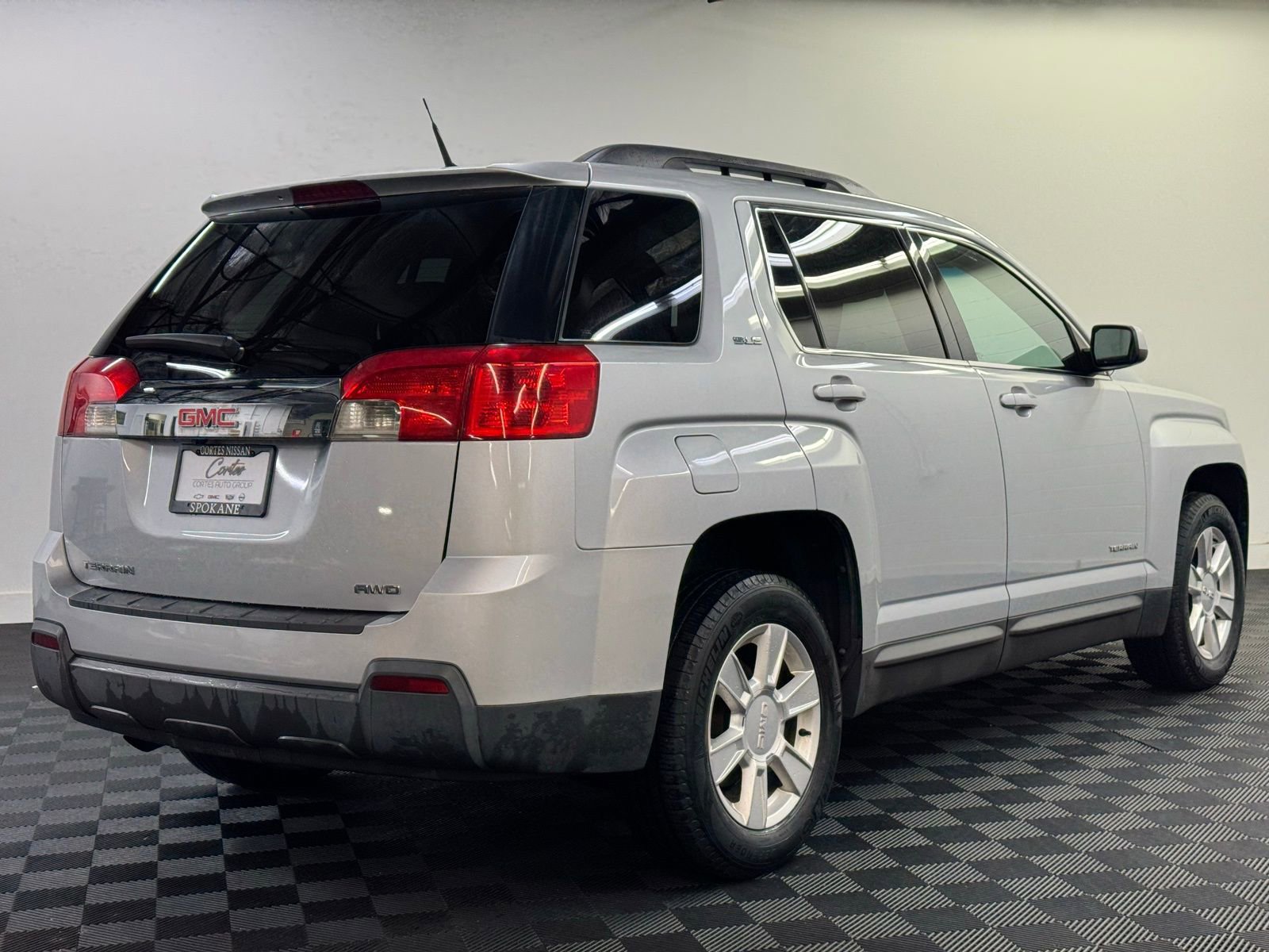 Used 2011 GMC Terrain SLE image 2