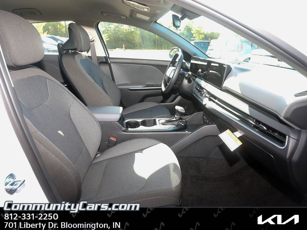 New 2025 Kia K4 LXS image 18