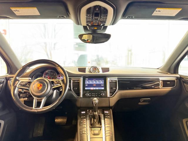 Used 2018 Porsche Macan Sport Edition AWD/4WD image 34