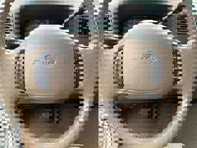 Used 2001 Ford F550 2WD Crew Cab Super Duty image 25