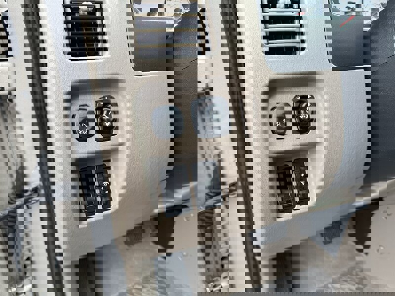 Used 2001 Ford Escape XLT image 8