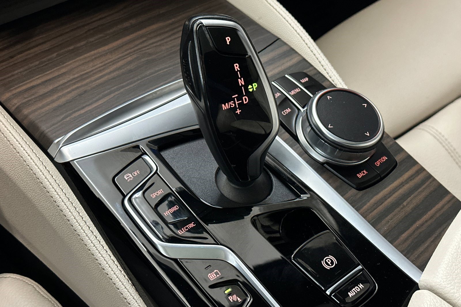 Certified 2023 BMW 530e w/ M Sport Package image 17