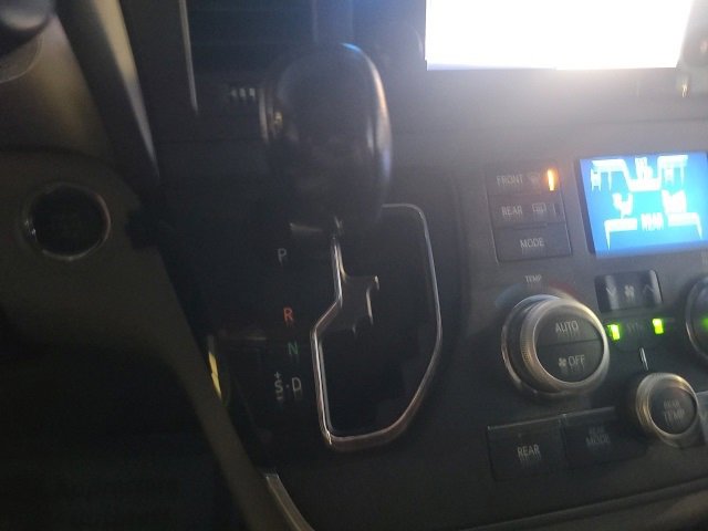 Used 2017 Toyota Sienna XLE image 26