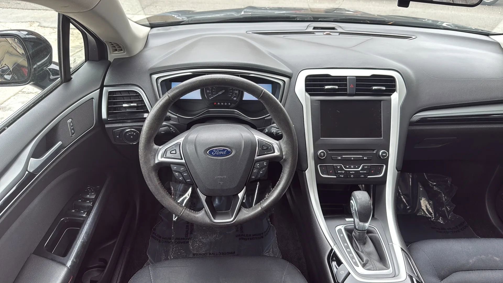Used 2016 Ford Fusion SE FWD image 25
