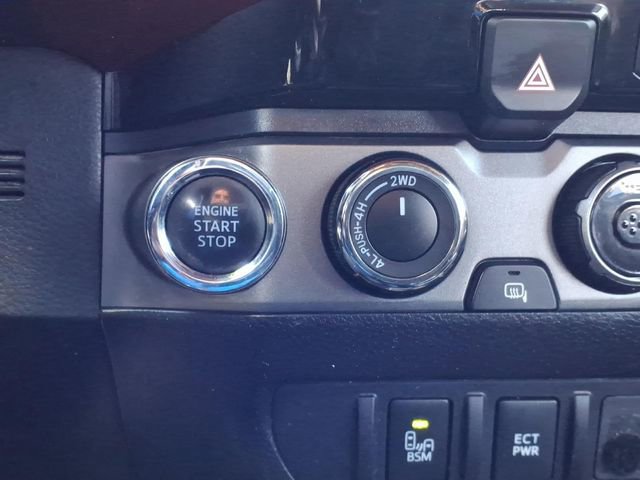 Used 2017 Toyota Tacoma SR5 AWD/4WD image 32