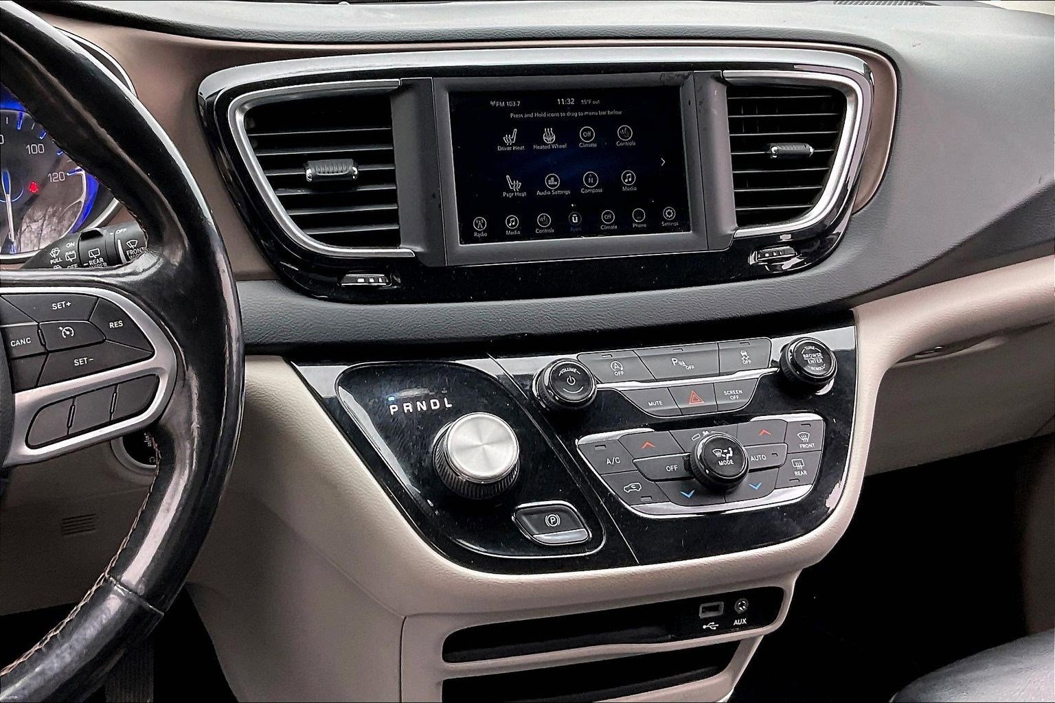 Used 2019 Chrysler Pacifica Touring-L image 6