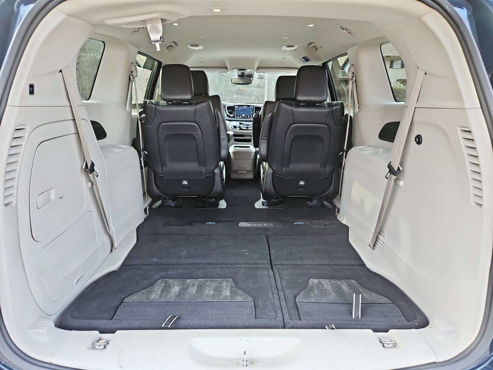 Used 2024 Chrysler Pacifica Select image 19