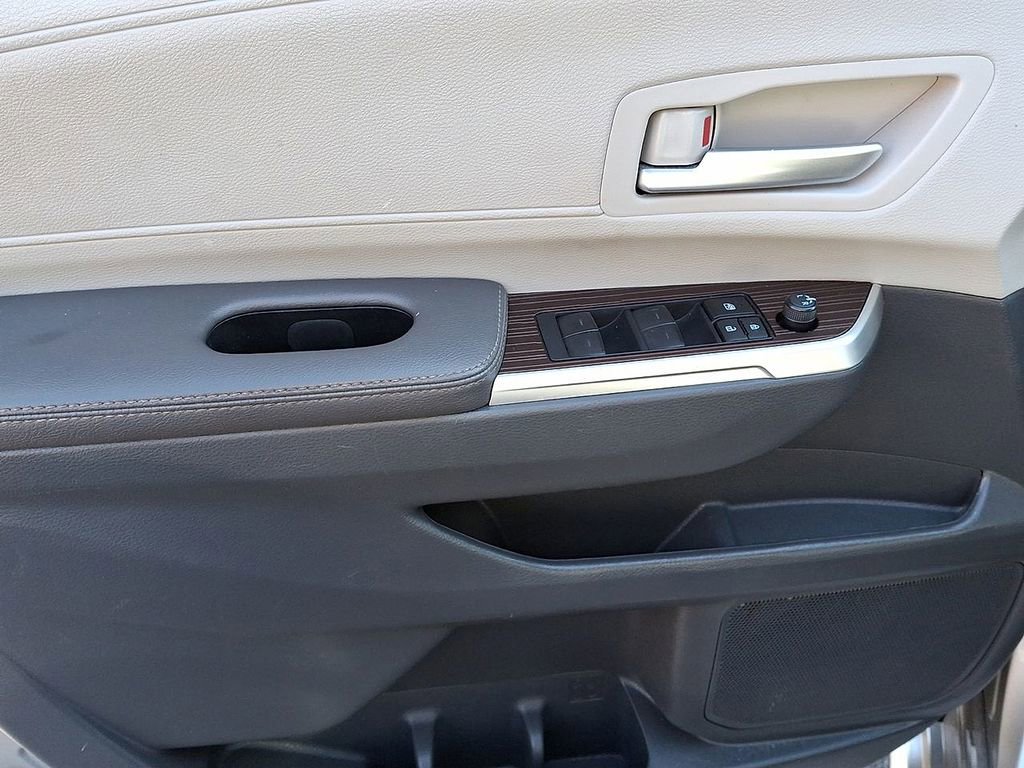 Used 2024 Toyota Sienna XLE image 10