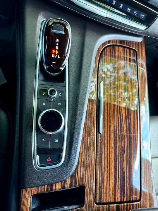 Used 2021 Cadillac Escalade Luxury image 28