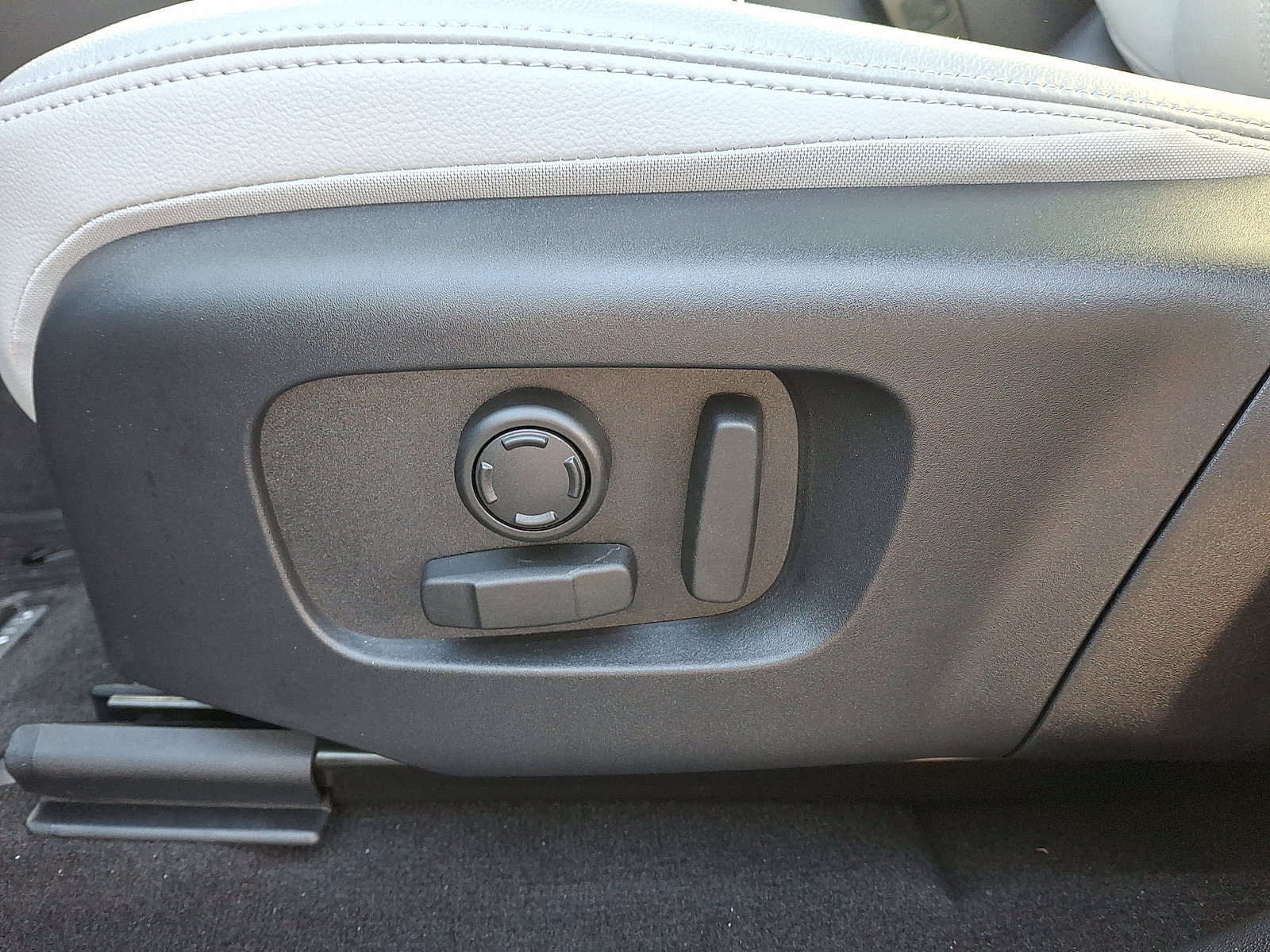 New 2026 Land Rover Range Rover Evoque S image 4