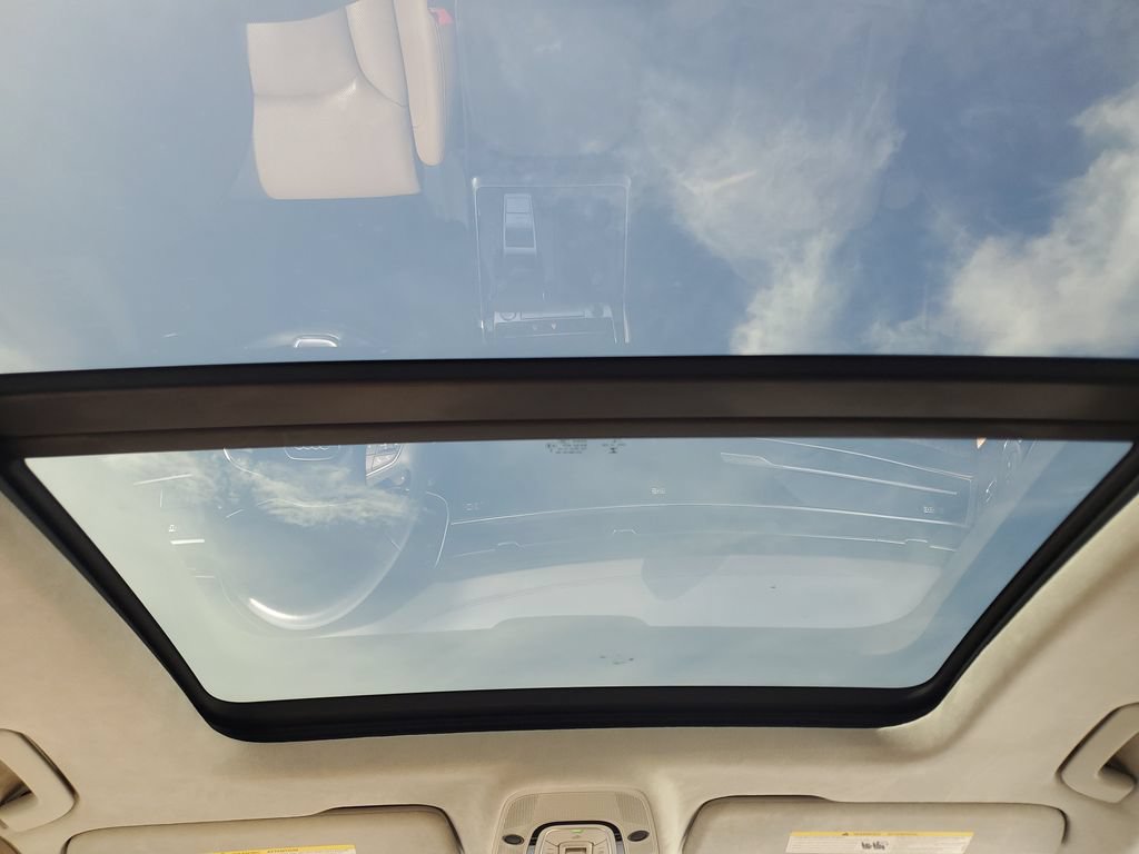 Used 2019 Audi Q8 Prestige w/ Luxury Package AWD/4WD image 16