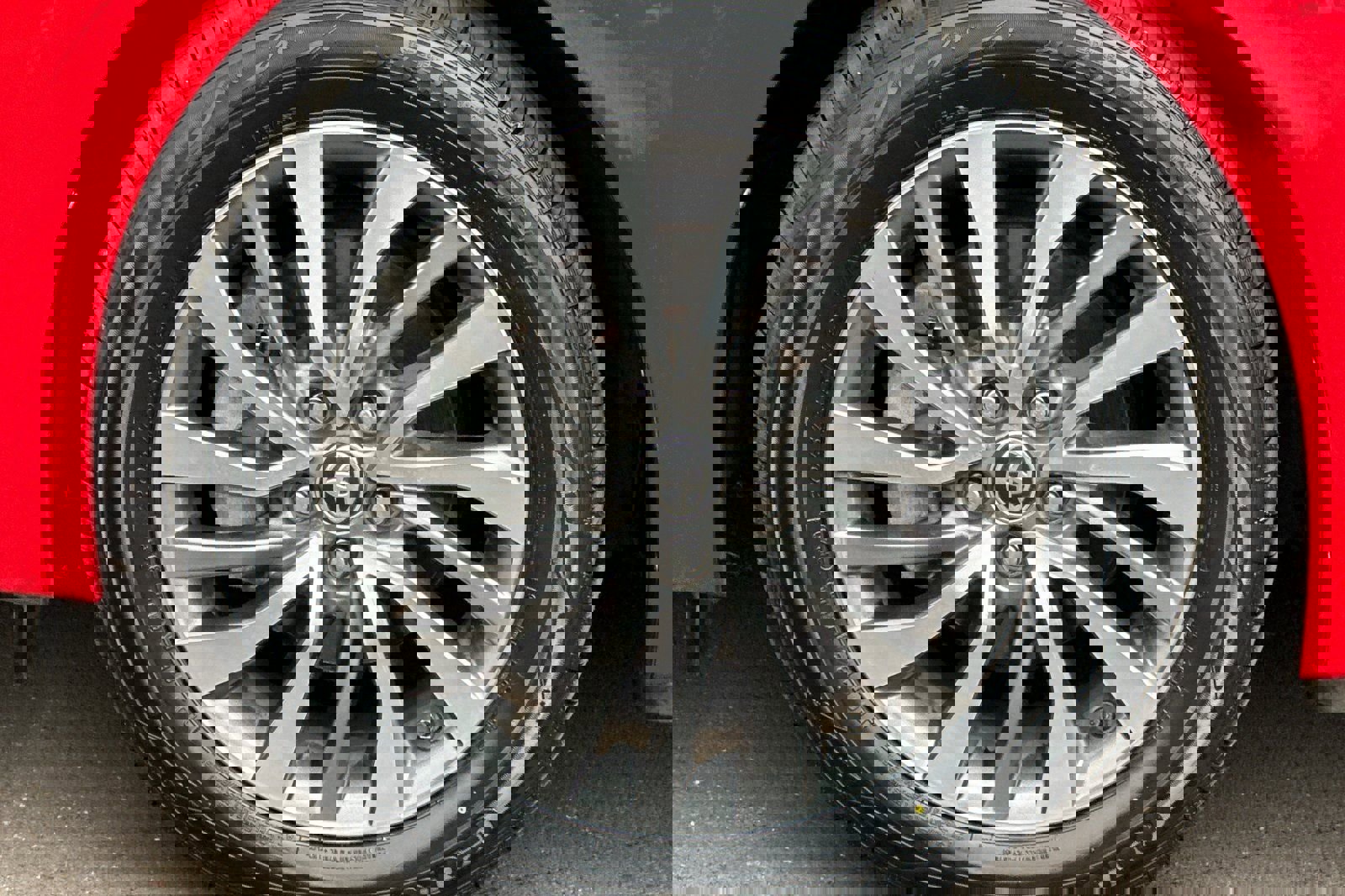 Used 2018 Toyota Corolla XLE FWD image 30