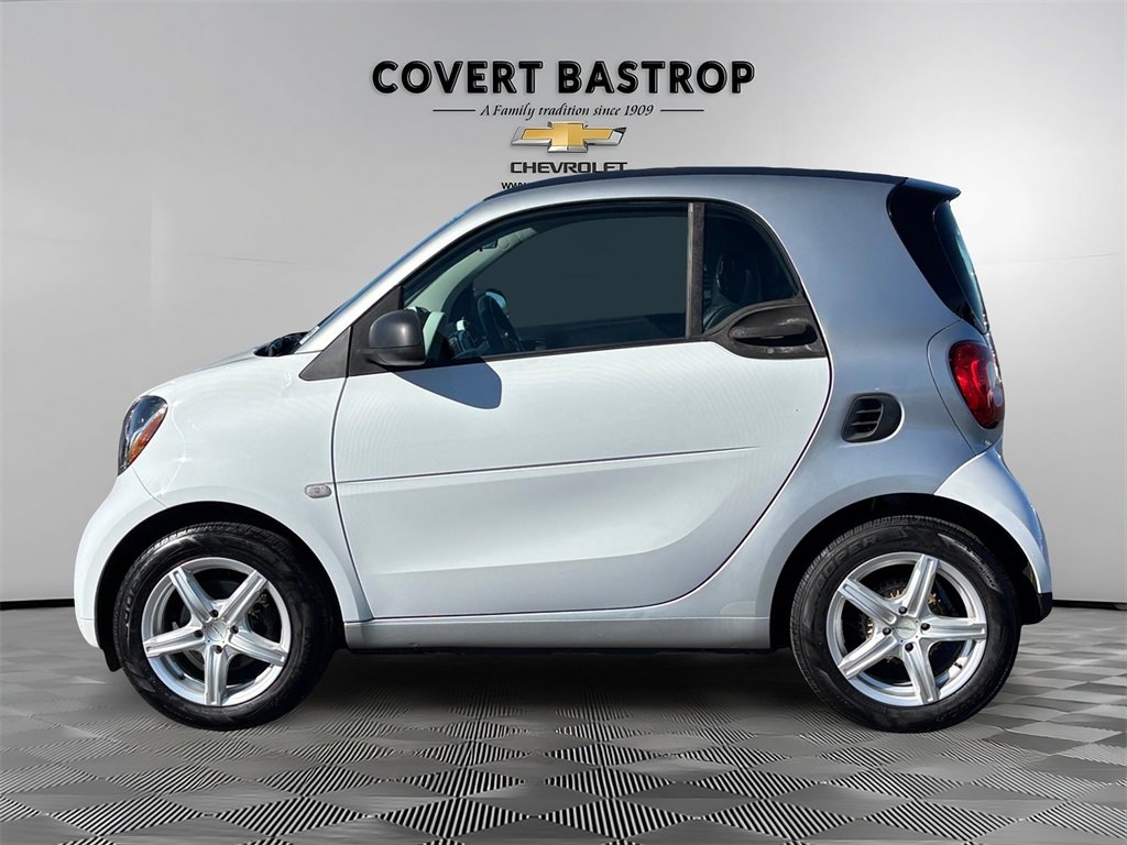 Used 2016 smart fortwo pure image 4